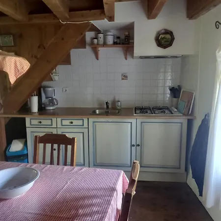 Les Trois Noyers