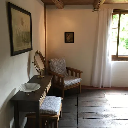 Les Trois Noyers *