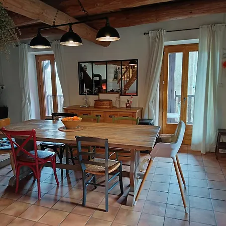 Les Trois Noyers Holiday home *