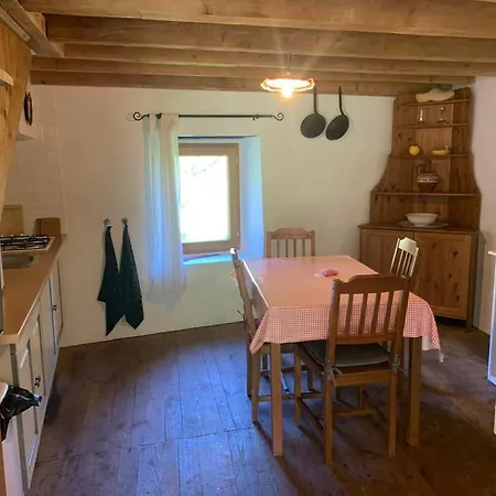 Les Trois Noyers *