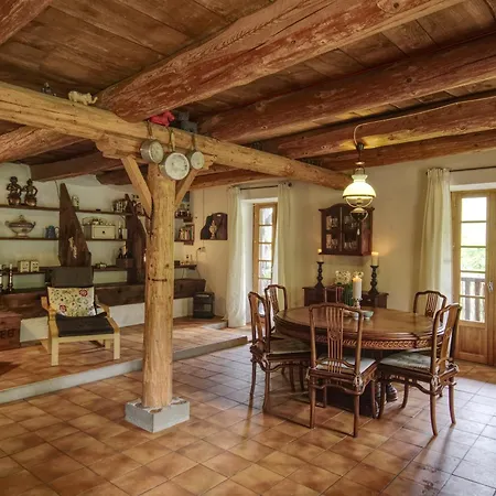 Les Trois Noyers Holiday home